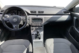 harmaa Volkswagen Passat 2014 kuva 9.