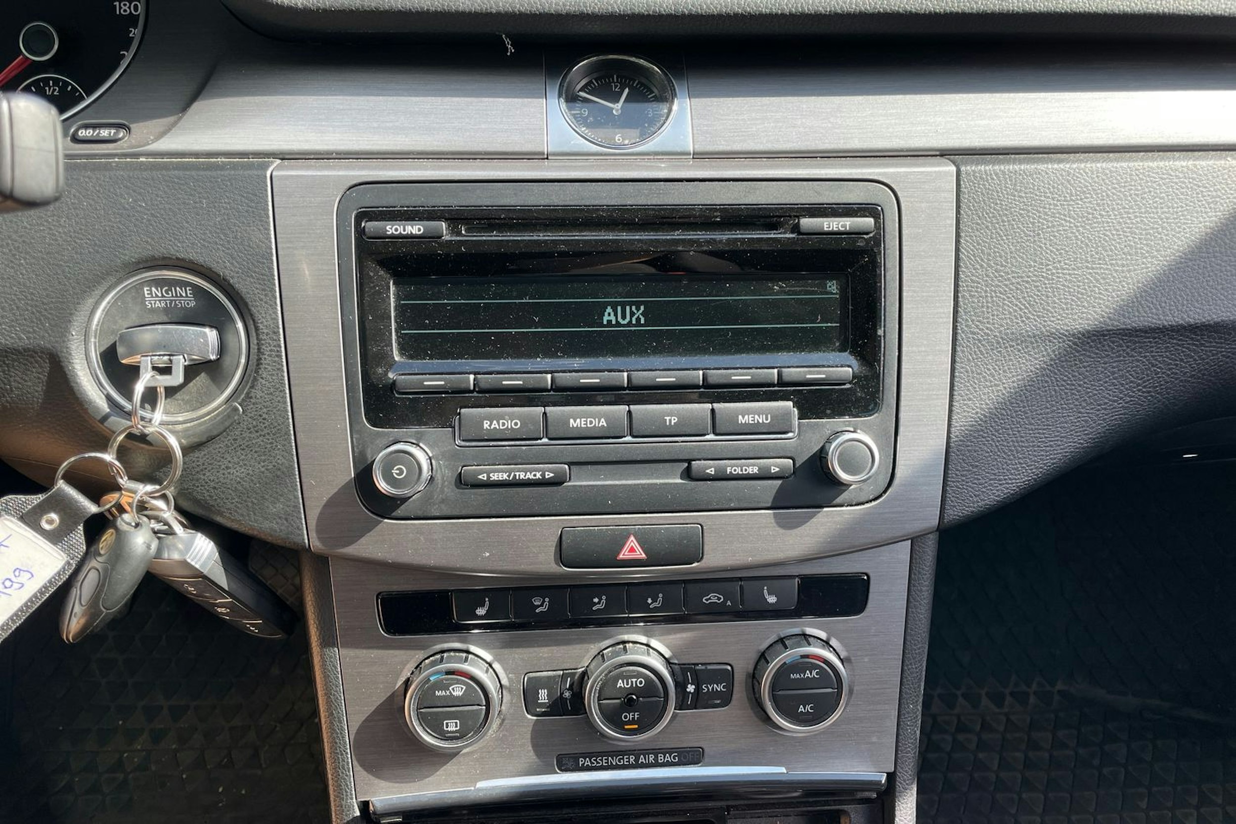 harmaa Volkswagen Passat 2014 kuva 16.