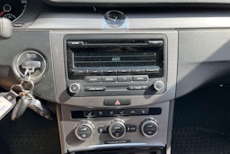 harmaa Volkswagen Passat 2014 kuva 16.