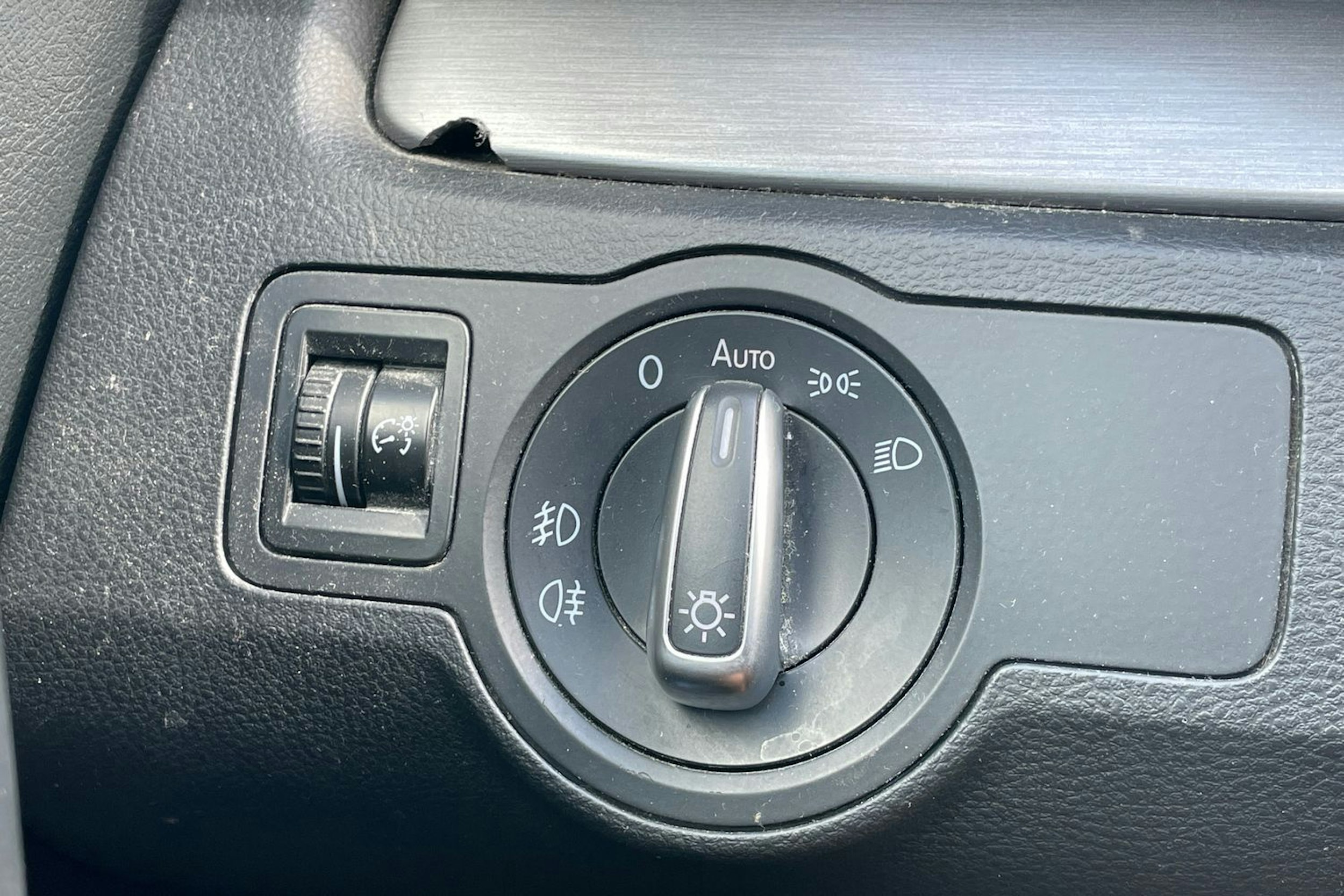 harmaa Volkswagen Passat 2014 kuva 17.