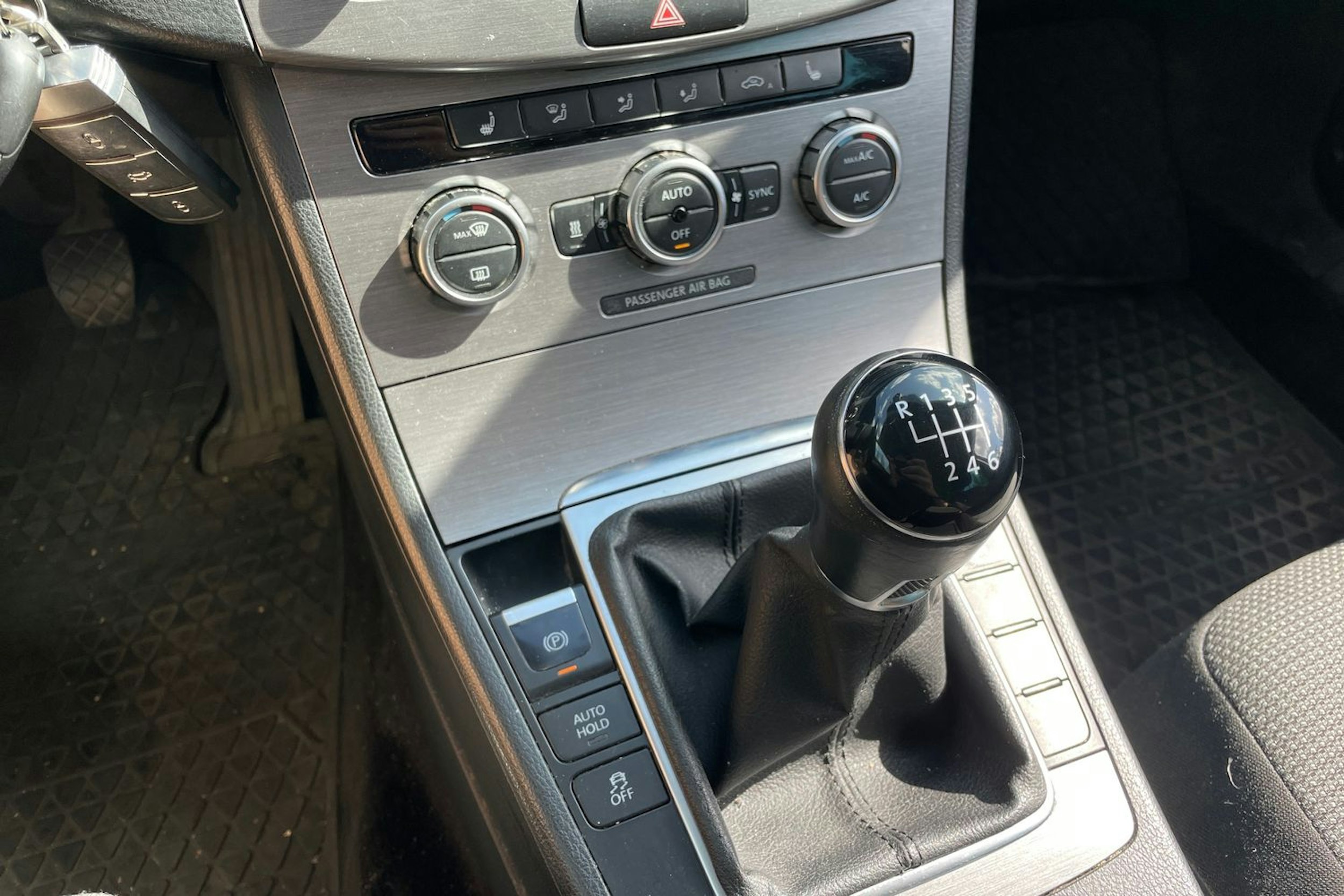 harmaa Volkswagen Passat 2014 kuva 18.