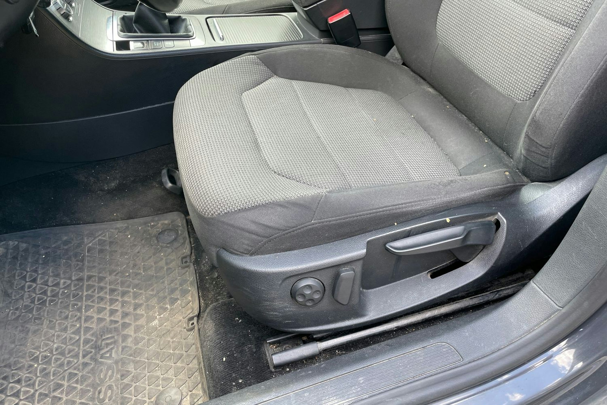 harmaa Volkswagen Passat 2014 kuva 29.