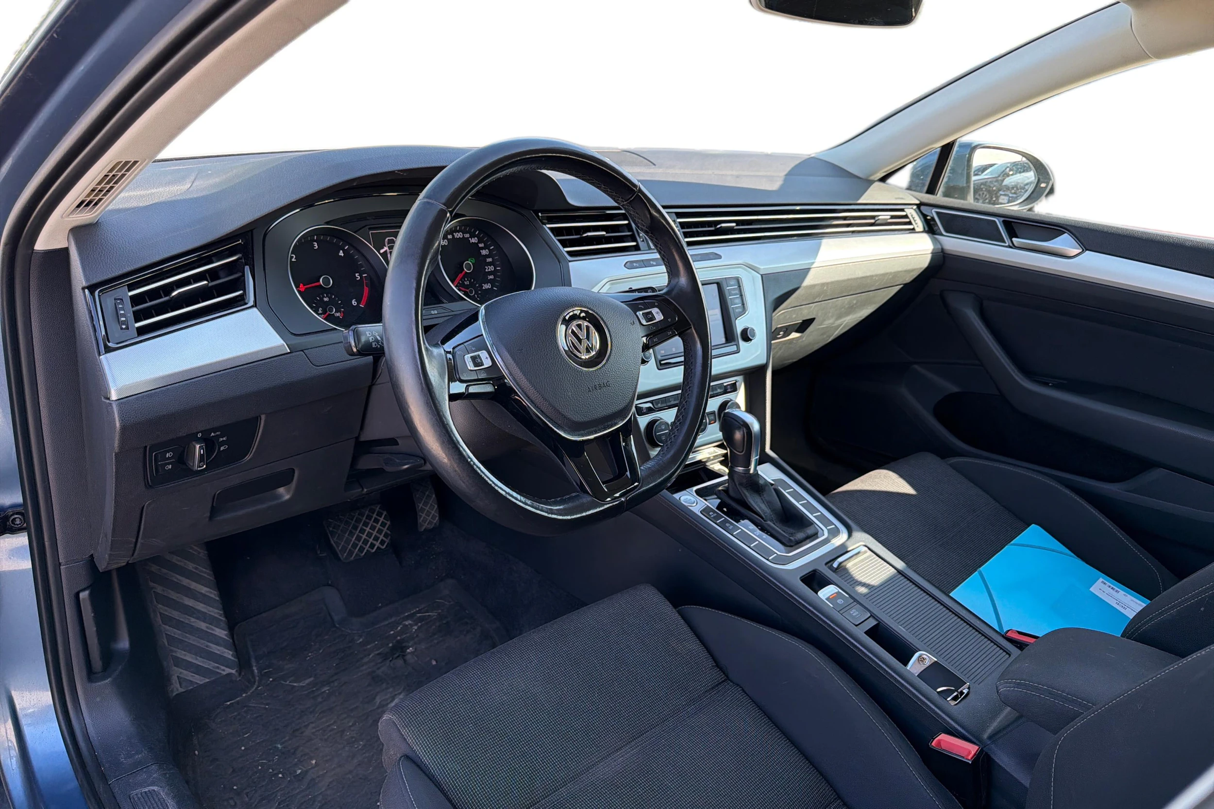 sininen Volkswagen Passat 2014 kuva 3.