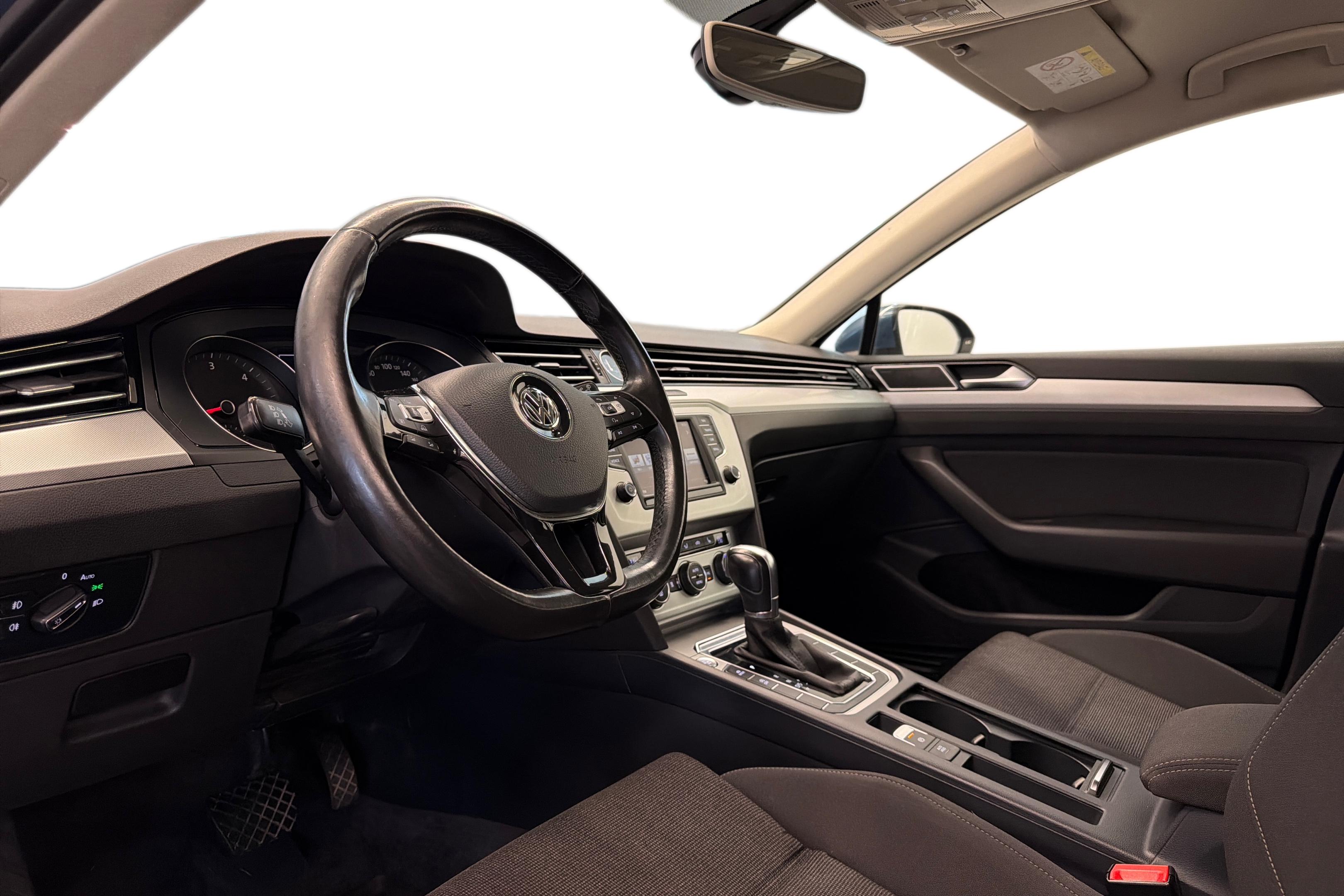 Volkswagen Passat 2015, photo 6/28