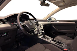 sininen Volkswagen Passat 2015 kuva 6.