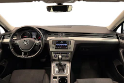sininen Volkswagen Passat 2015 kuva 7.