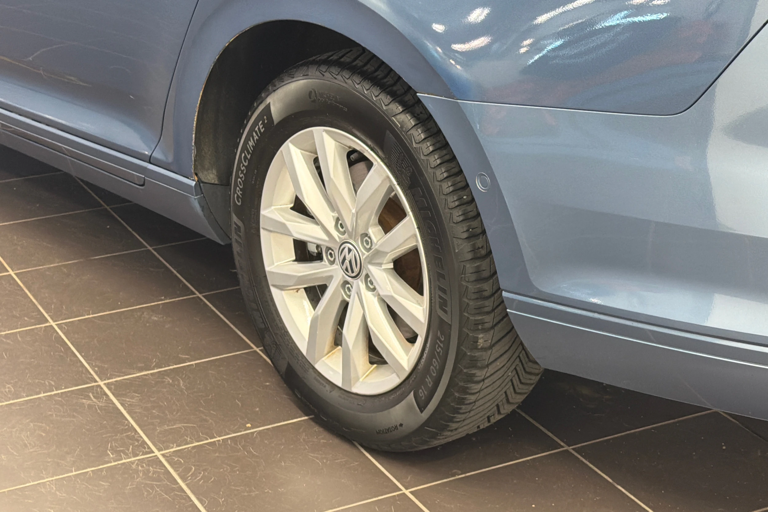 sininen Volkswagen Passat 2015 kuva 10.
