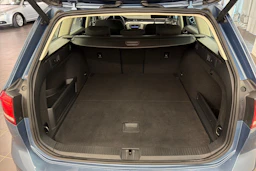 sininen Volkswagen Passat 2015 kuva 11.