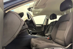 sininen Volkswagen Passat 2015 kuva 13.
