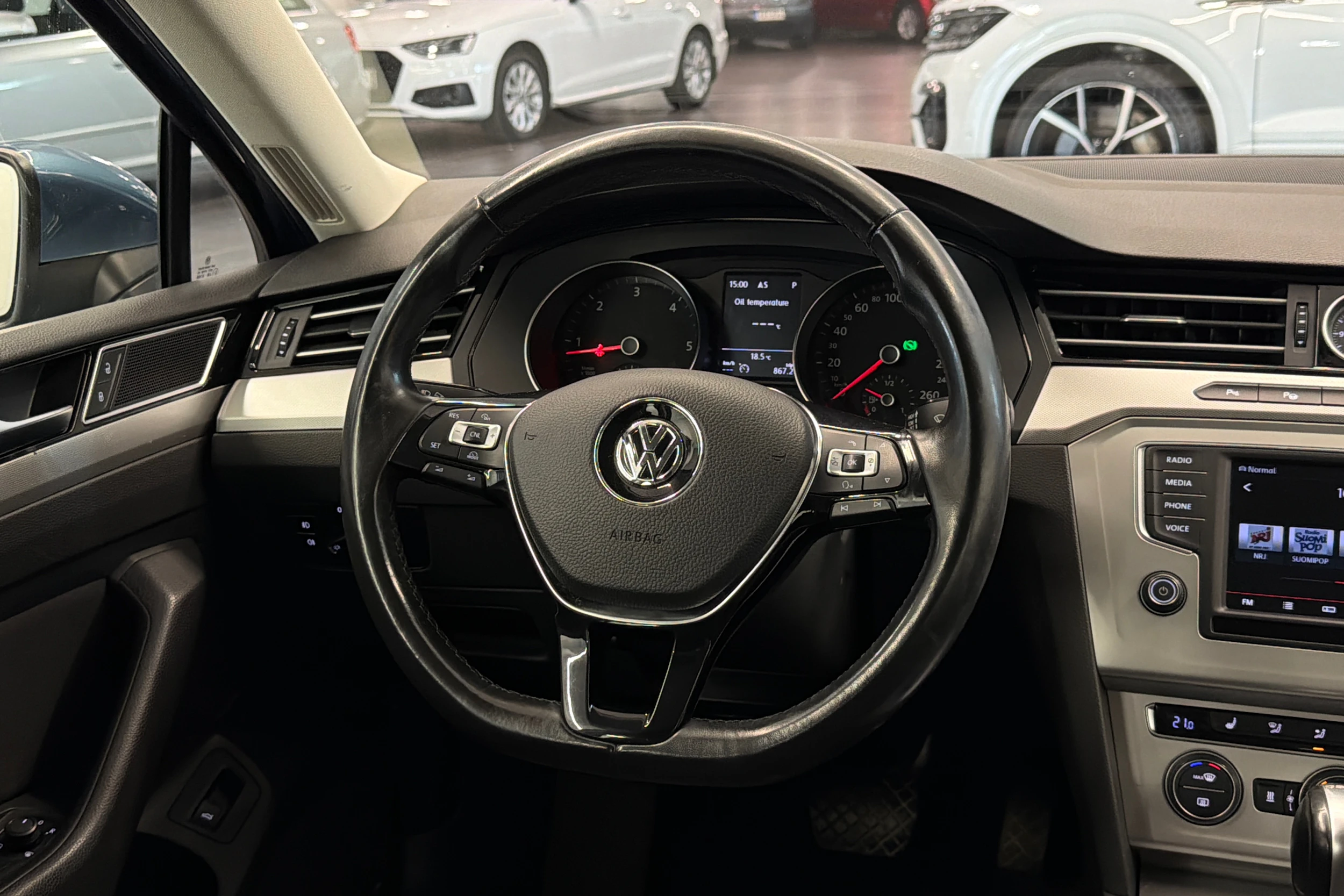 sininen Volkswagen Passat 2015 kuva 15.