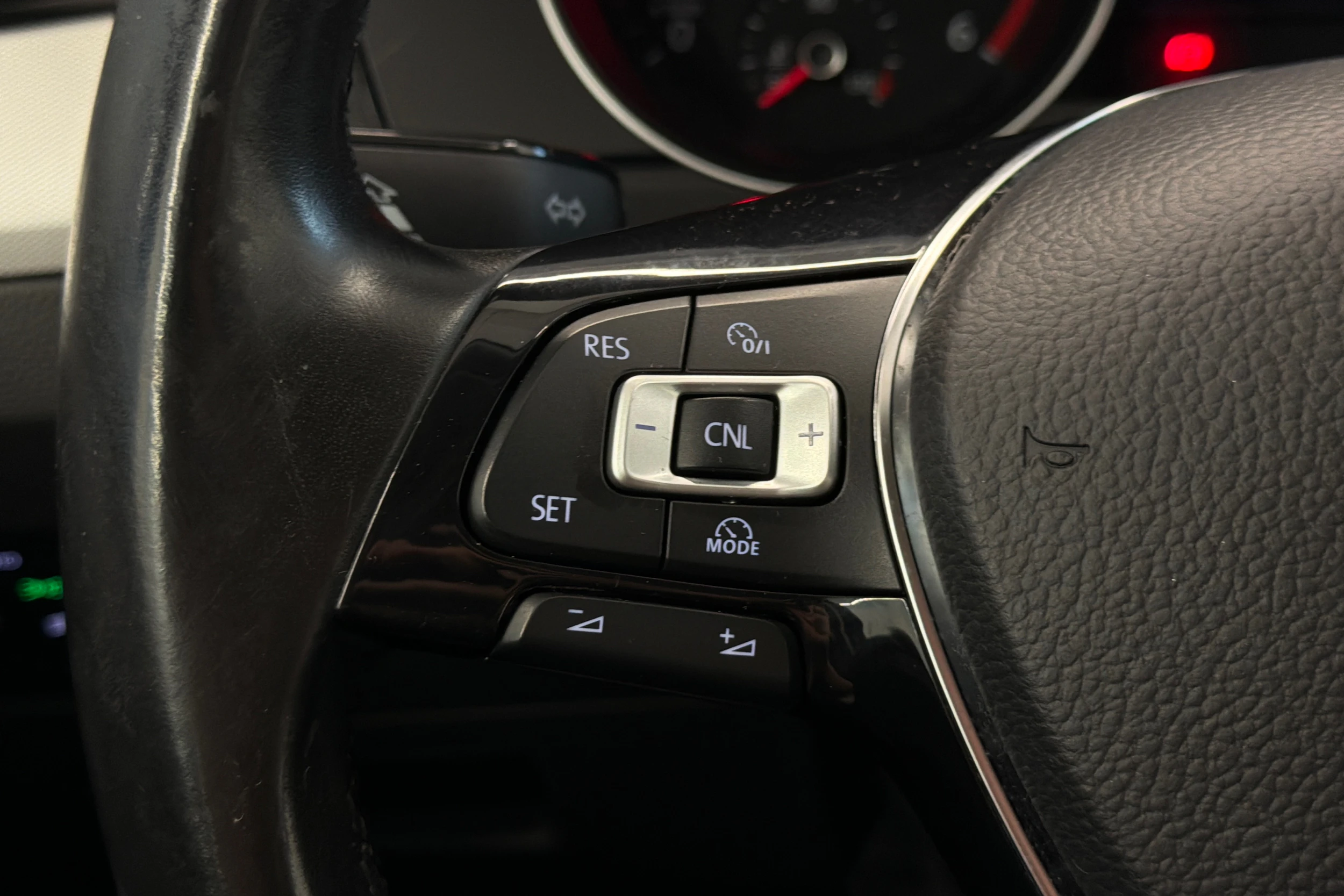sininen Volkswagen Passat 2015 kuva 17.