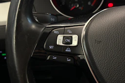 sininen Volkswagen Passat 2015 kuva 17.