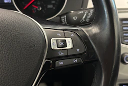 sininen Volkswagen Passat 2015 kuva 18.
