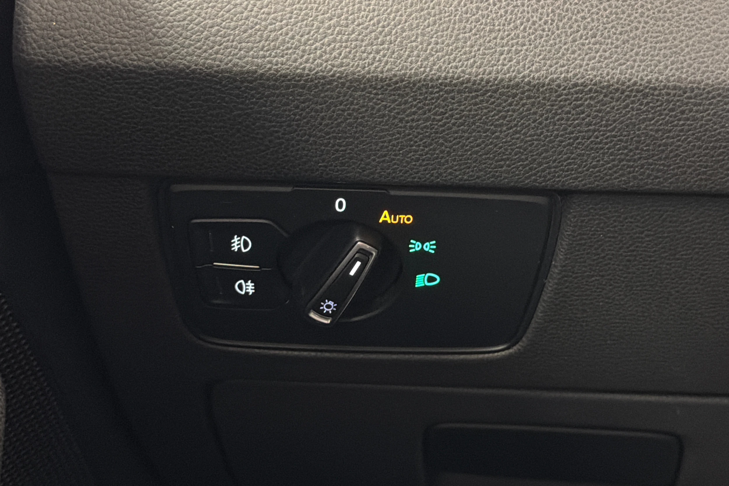 sininen Volkswagen Passat 2015 kuva 20.
