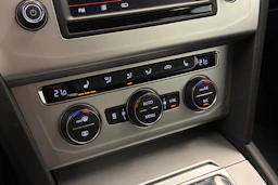 sininen Volkswagen Passat 2015 kuva 23.