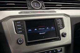 sininen Volkswagen Passat 2015 kuva 24.