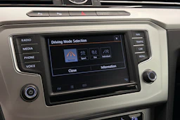 sininen Volkswagen Passat 2015 kuva 27.