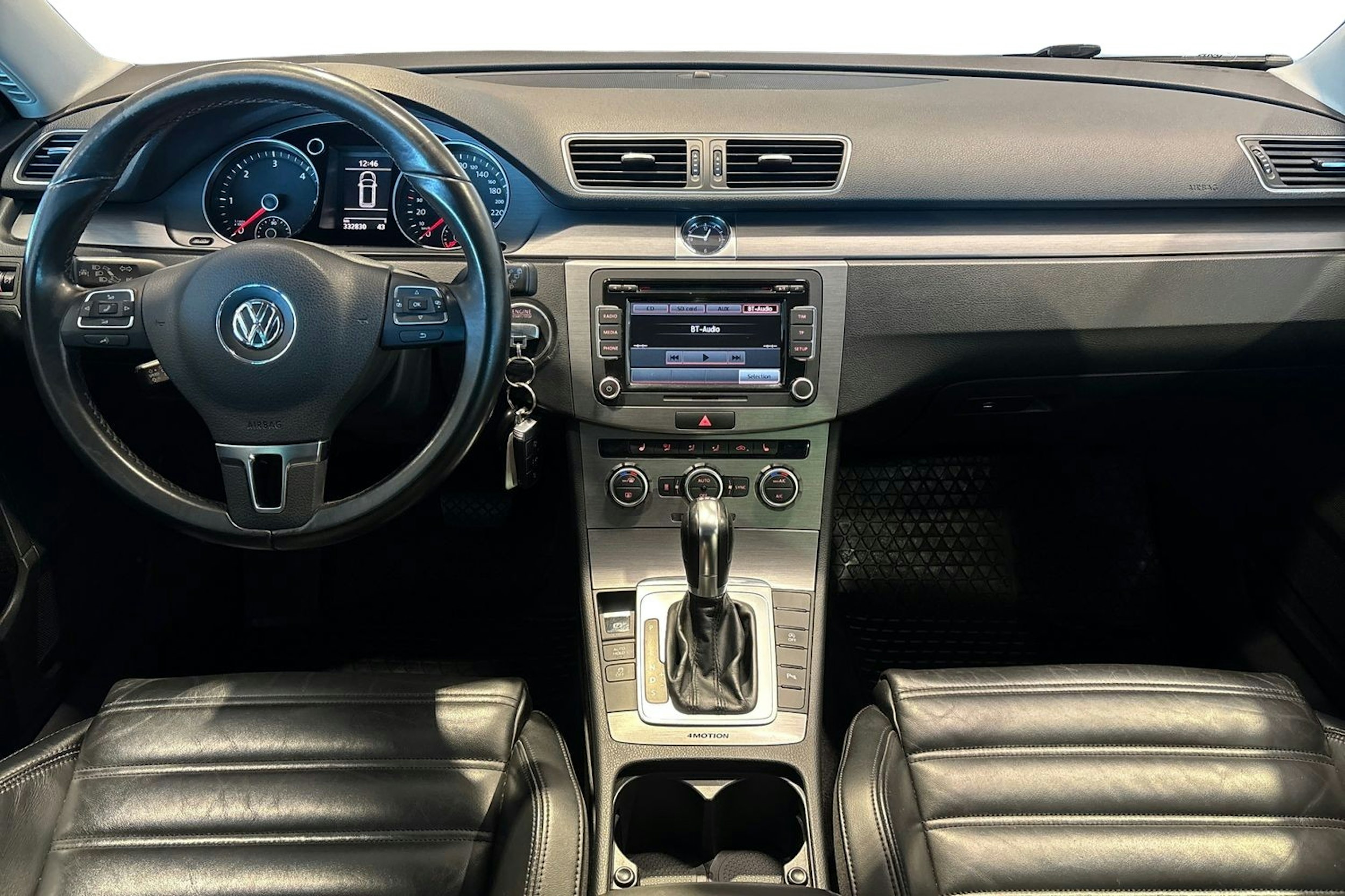 Musta Volkswagen PASSAT 2014 kuva 9.