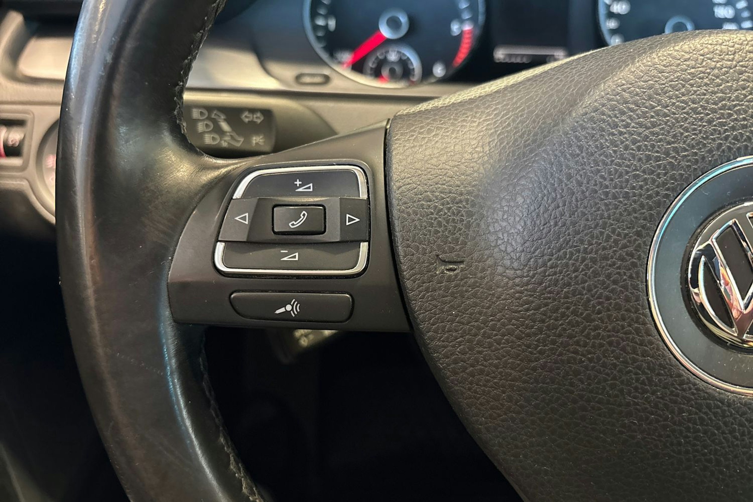 Musta Volkswagen PASSAT 2014 kuva 19.