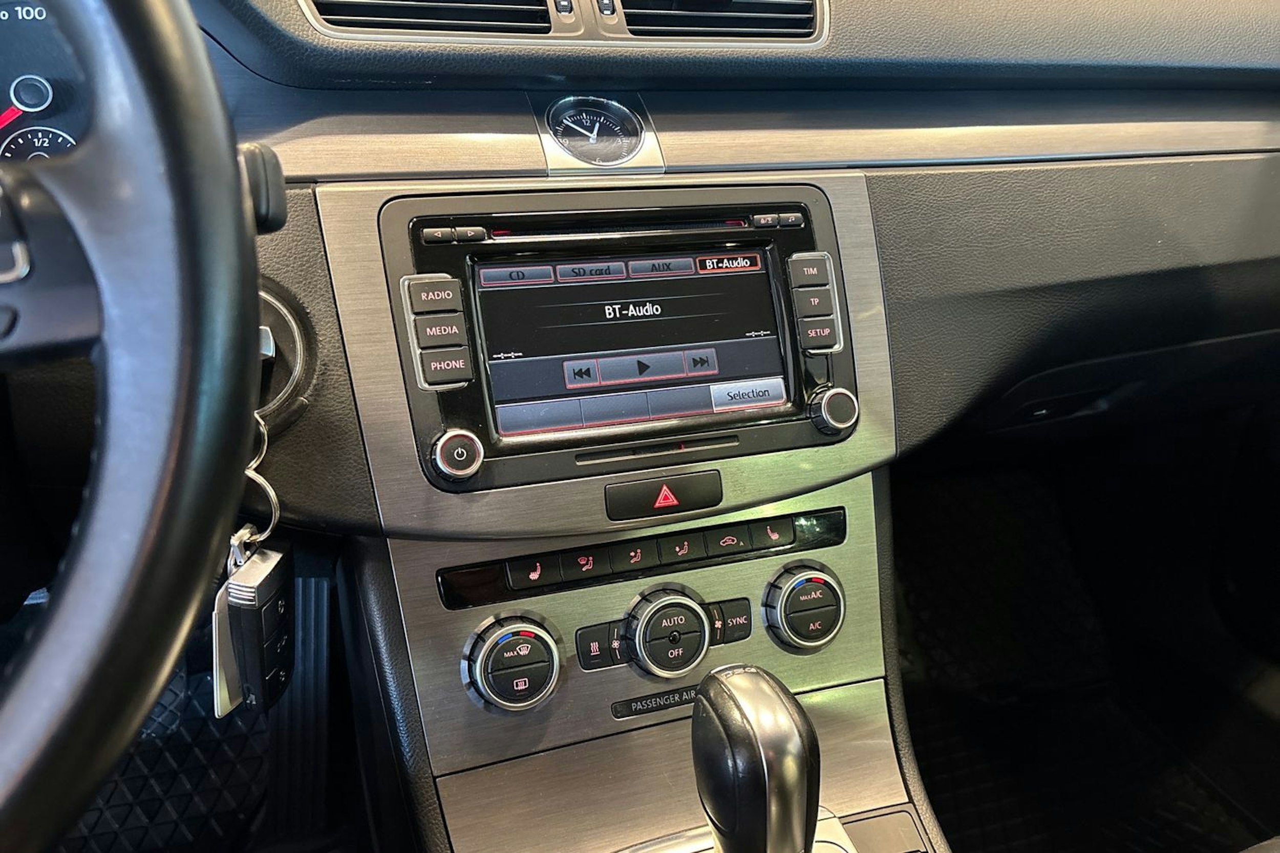 Musta Volkswagen PASSAT 2014 kuva 21.