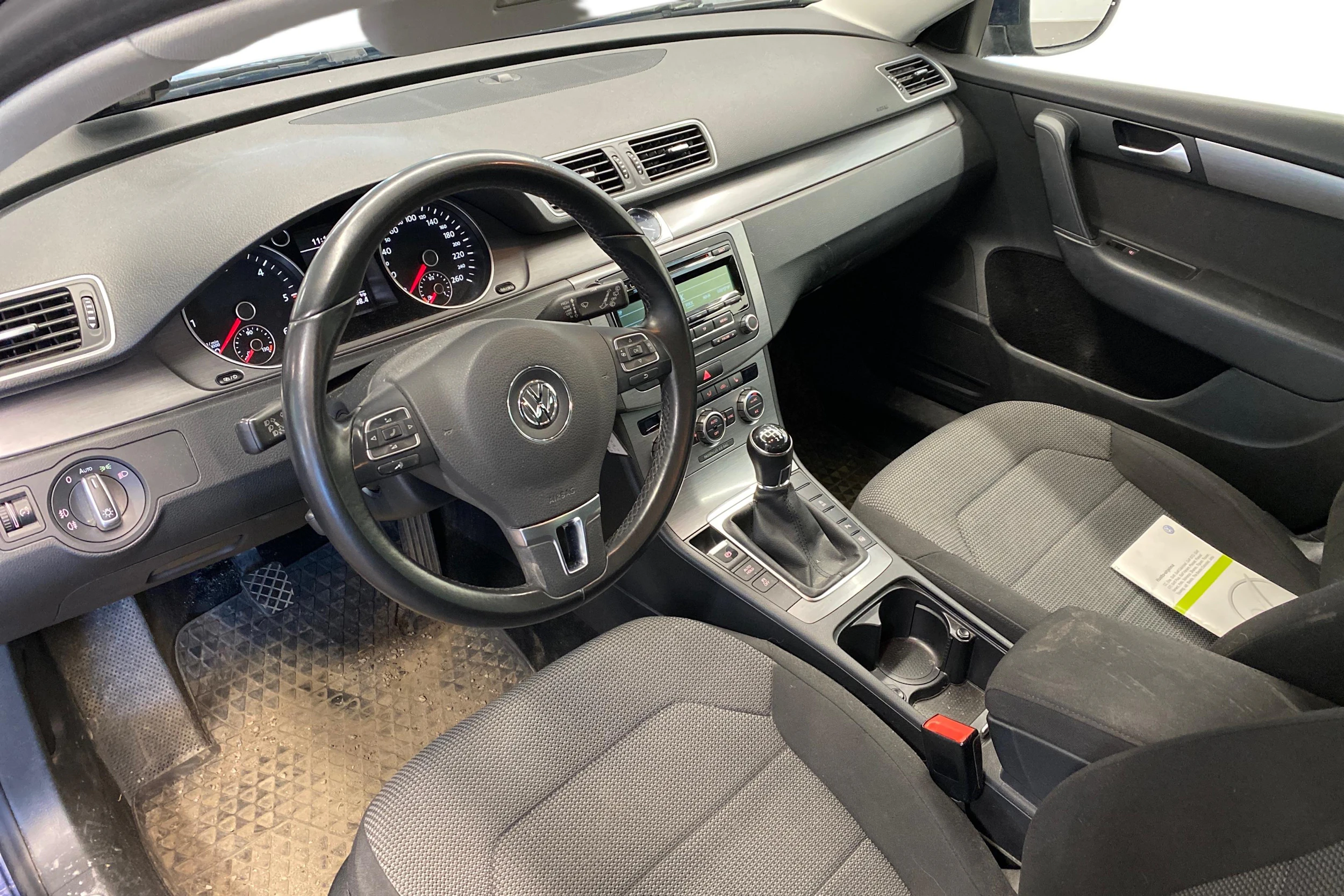 Sininen Volkswagen PASSAT 2014 kuva 6.