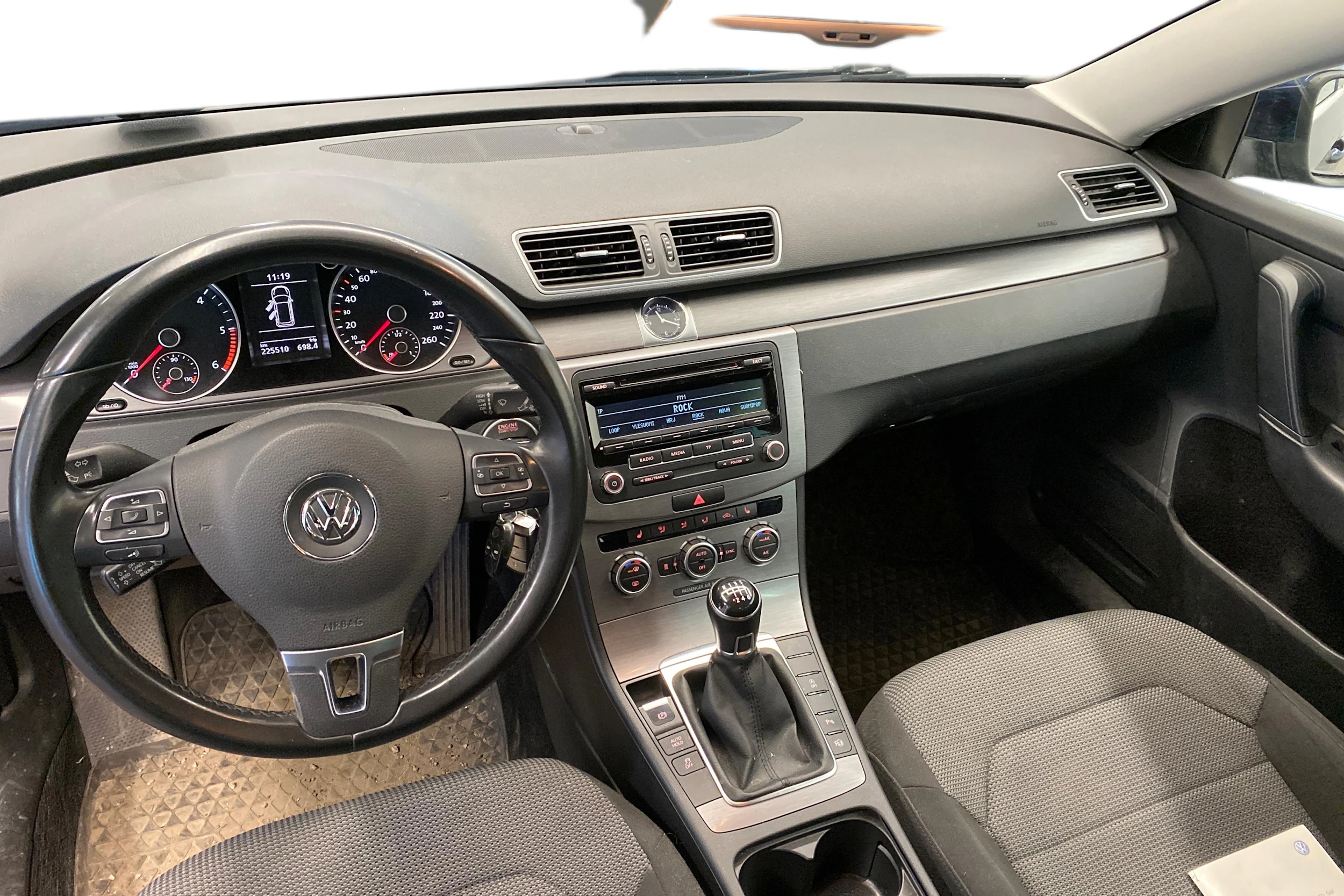 Sininen Volkswagen PASSAT 2014 kuva 7.