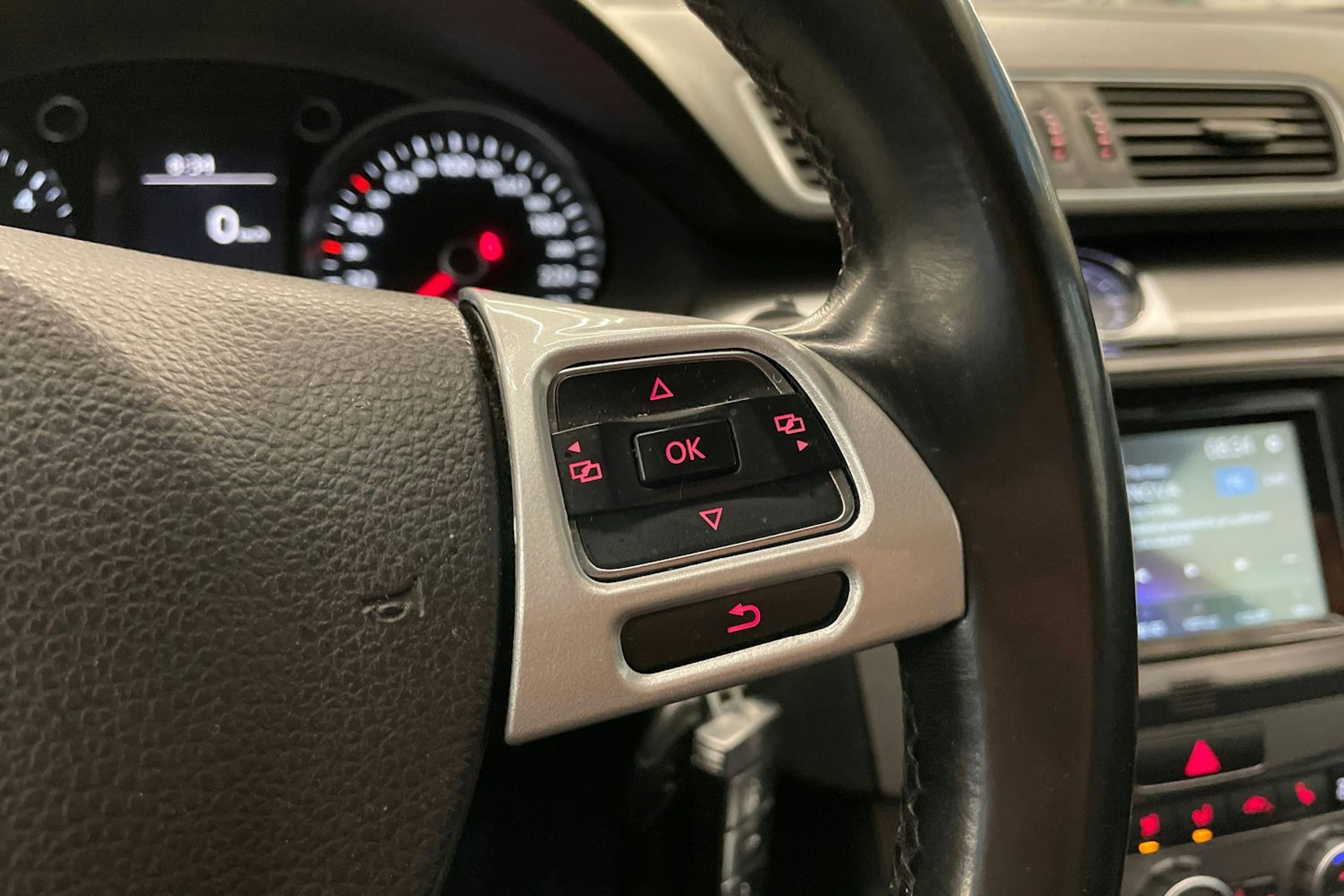 Musta Volkswagen PASSAT 2014 kuva 12.