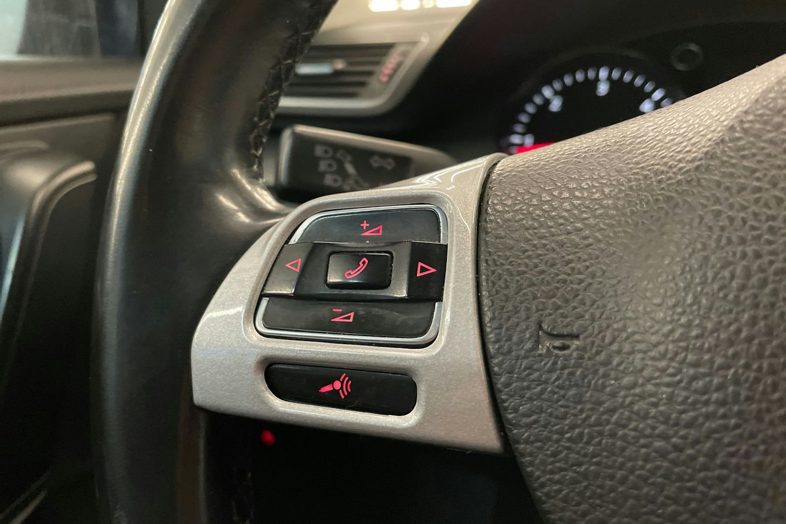 Musta Volkswagen PASSAT 2014 kuva 13.