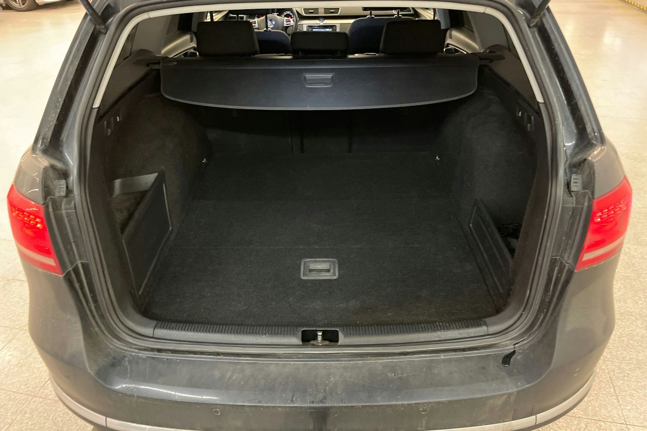 Musta Volkswagen PASSAT 2014 kuva 17.