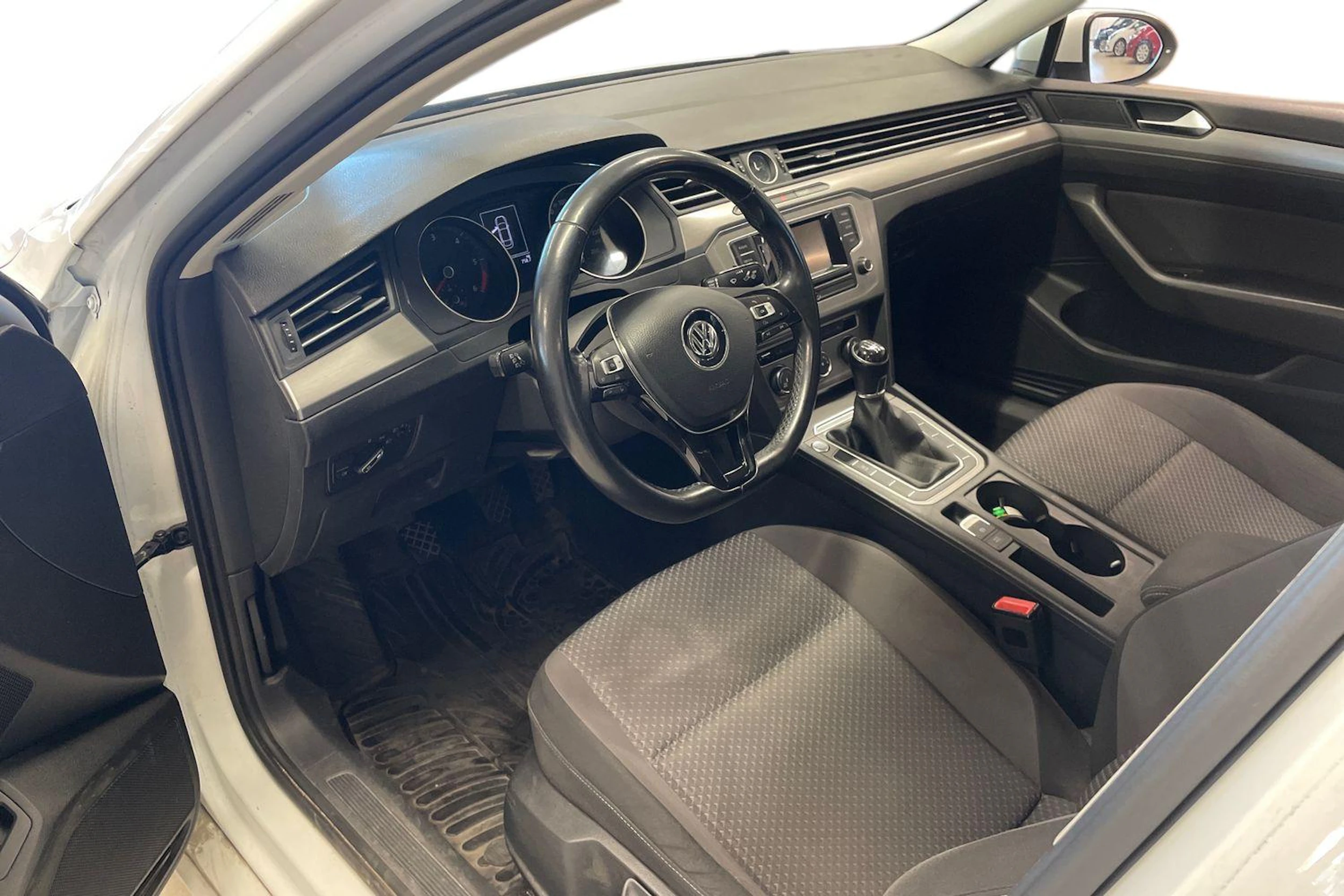 valkoinen Volkswagen Passat 2015 kuva 3.