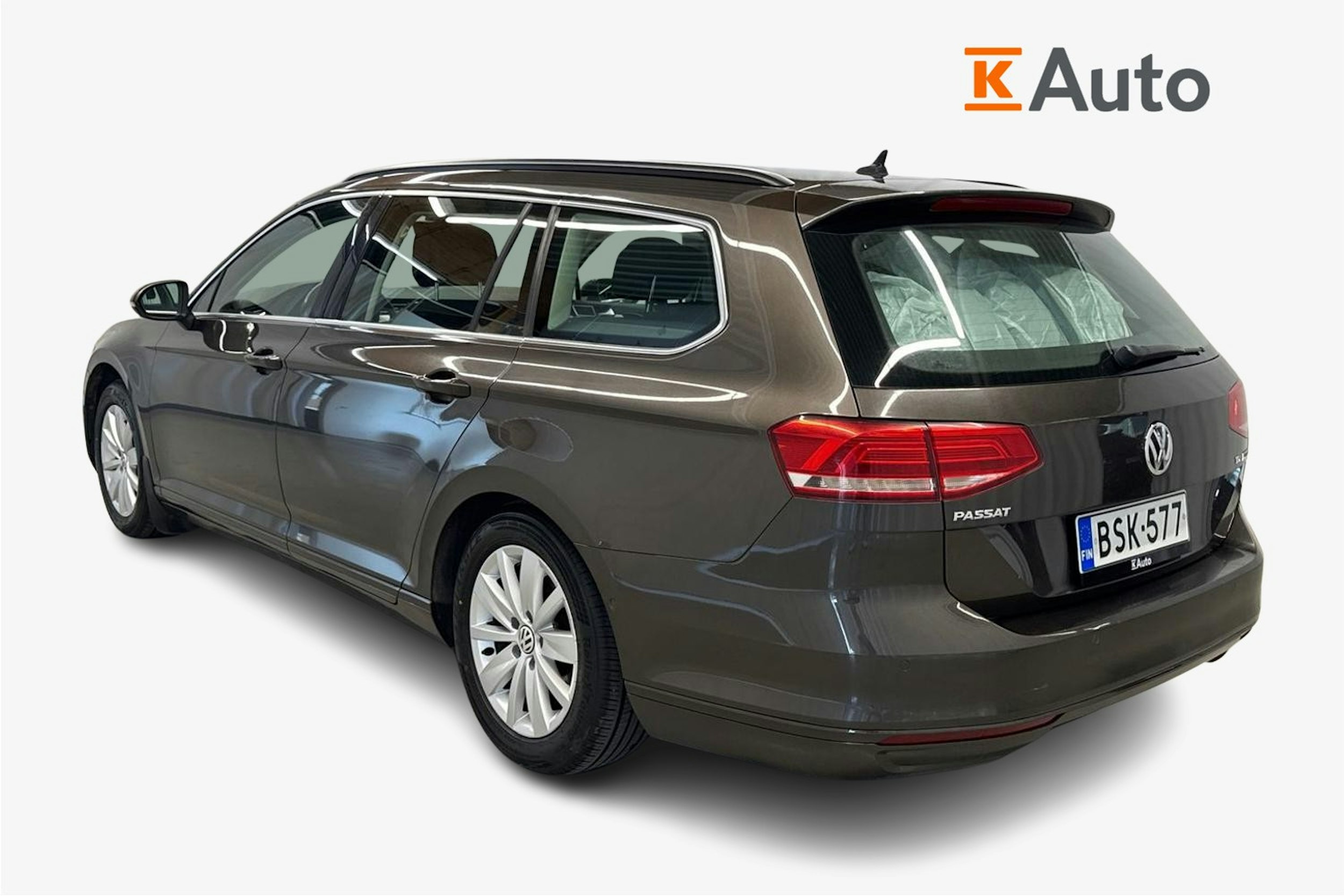 ruskea (beige) Volkswagen Passat 2015 kuva 2.