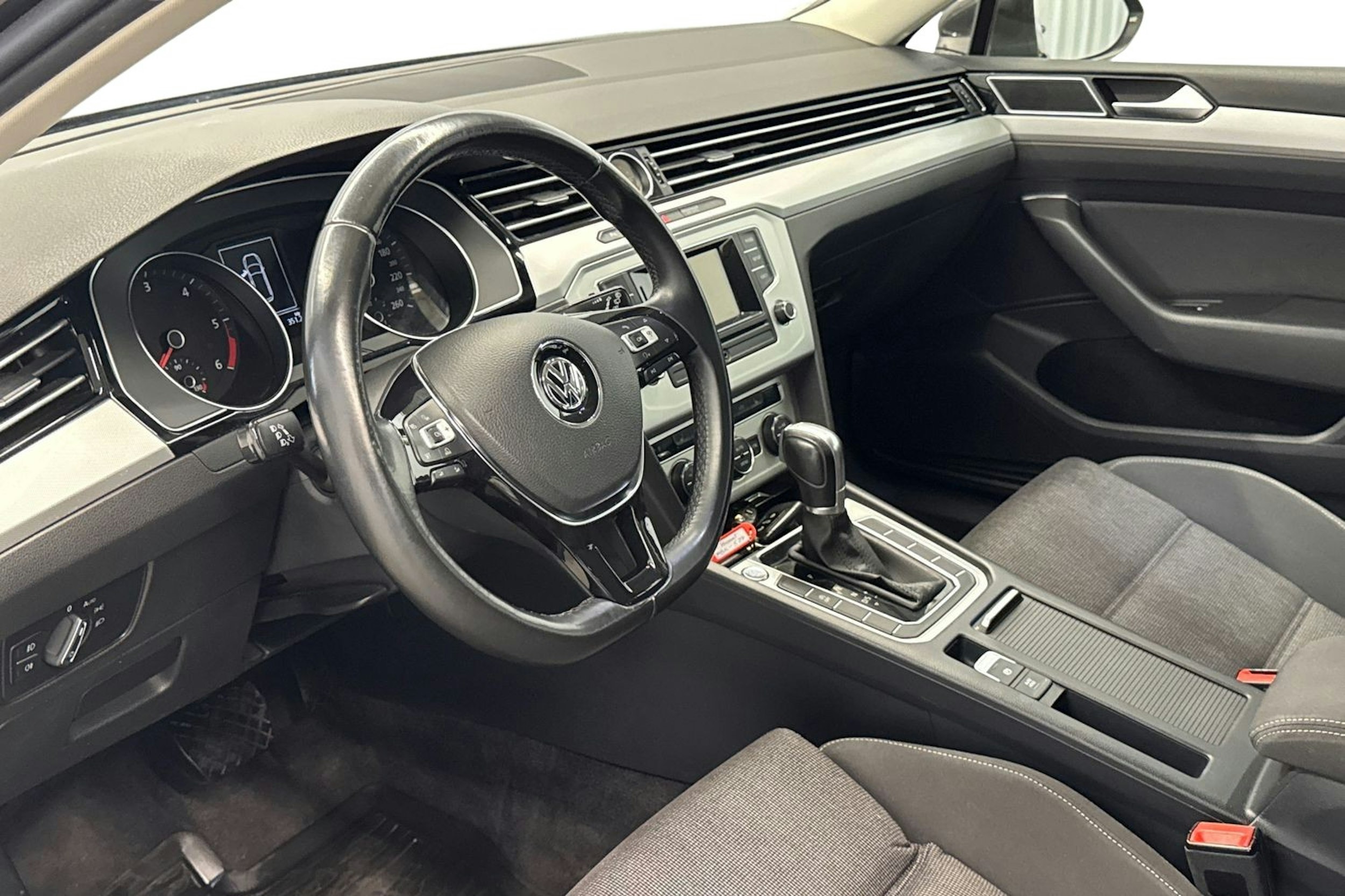 ruskea (beige) Volkswagen Passat 2015 kuva 7.