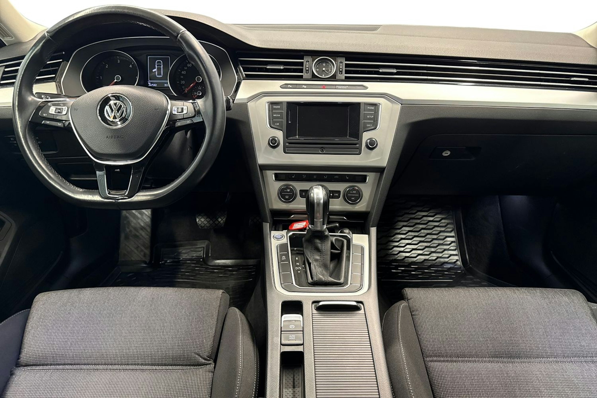 ruskea (beige) Volkswagen Passat 2015 kuva 9.