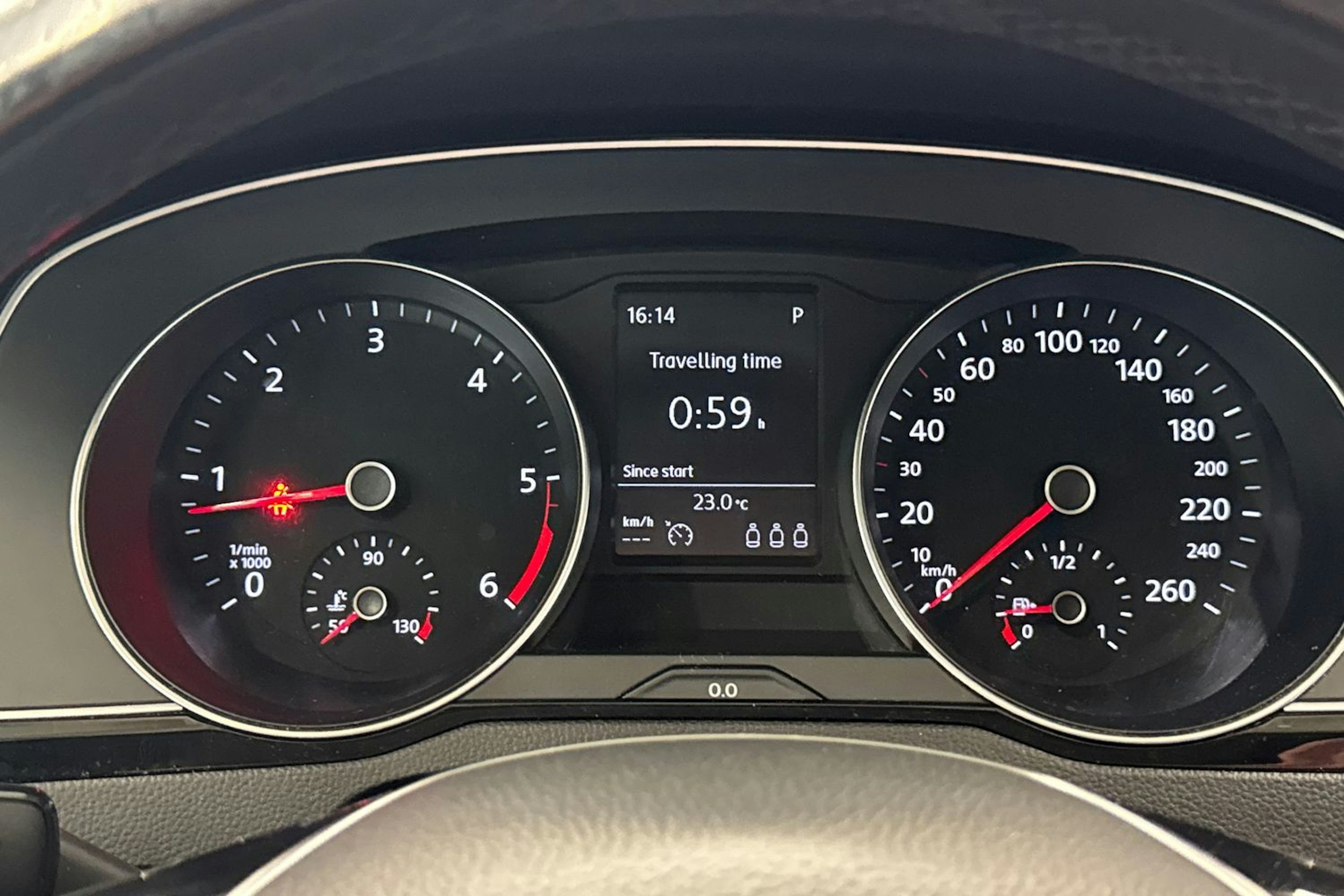 ruskea (beige) Volkswagen Passat 2015 kuva 15.