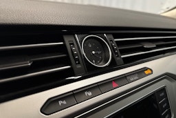 ruskea (beige) Volkswagen Passat 2015 kuva 16.
