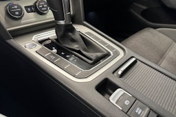 ruskea (beige) Volkswagen Passat 2015 kuva 18.