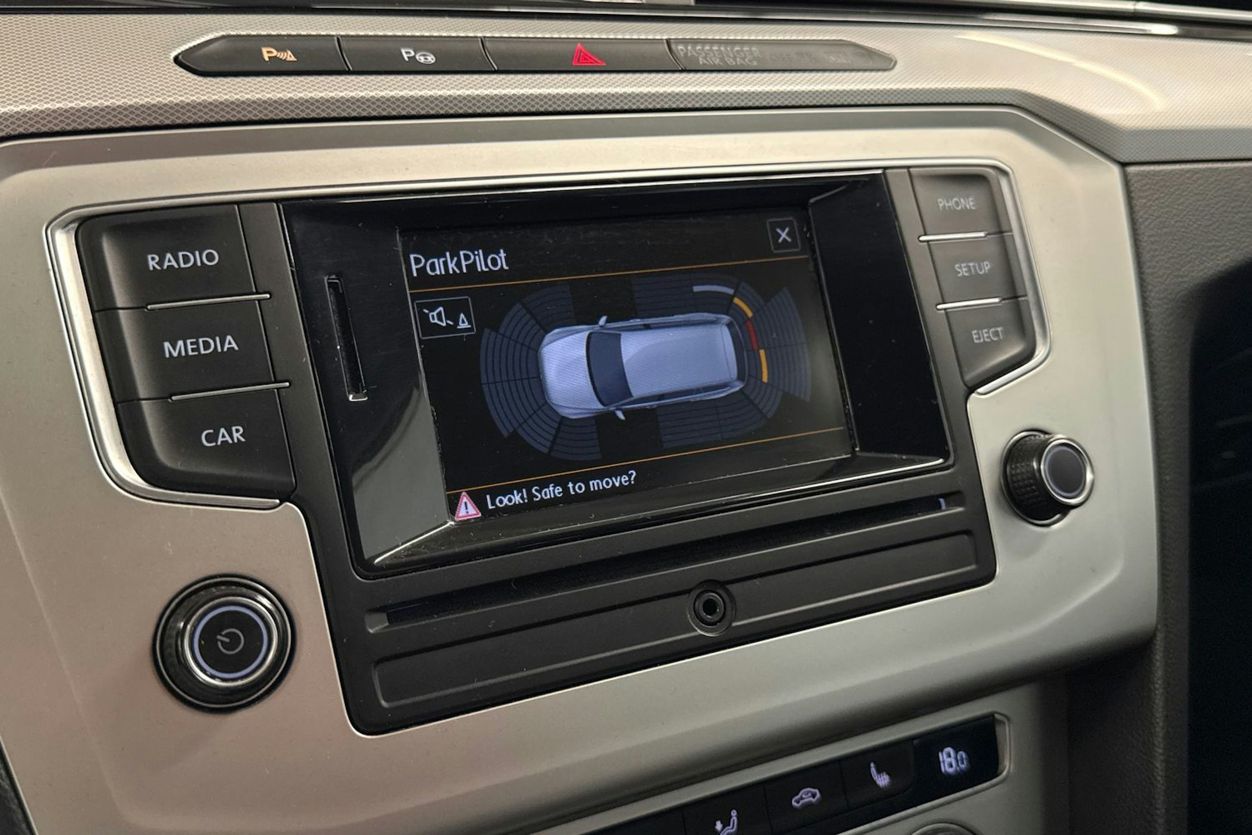ruskea (beige) Volkswagen Passat 2015 kuva 19.