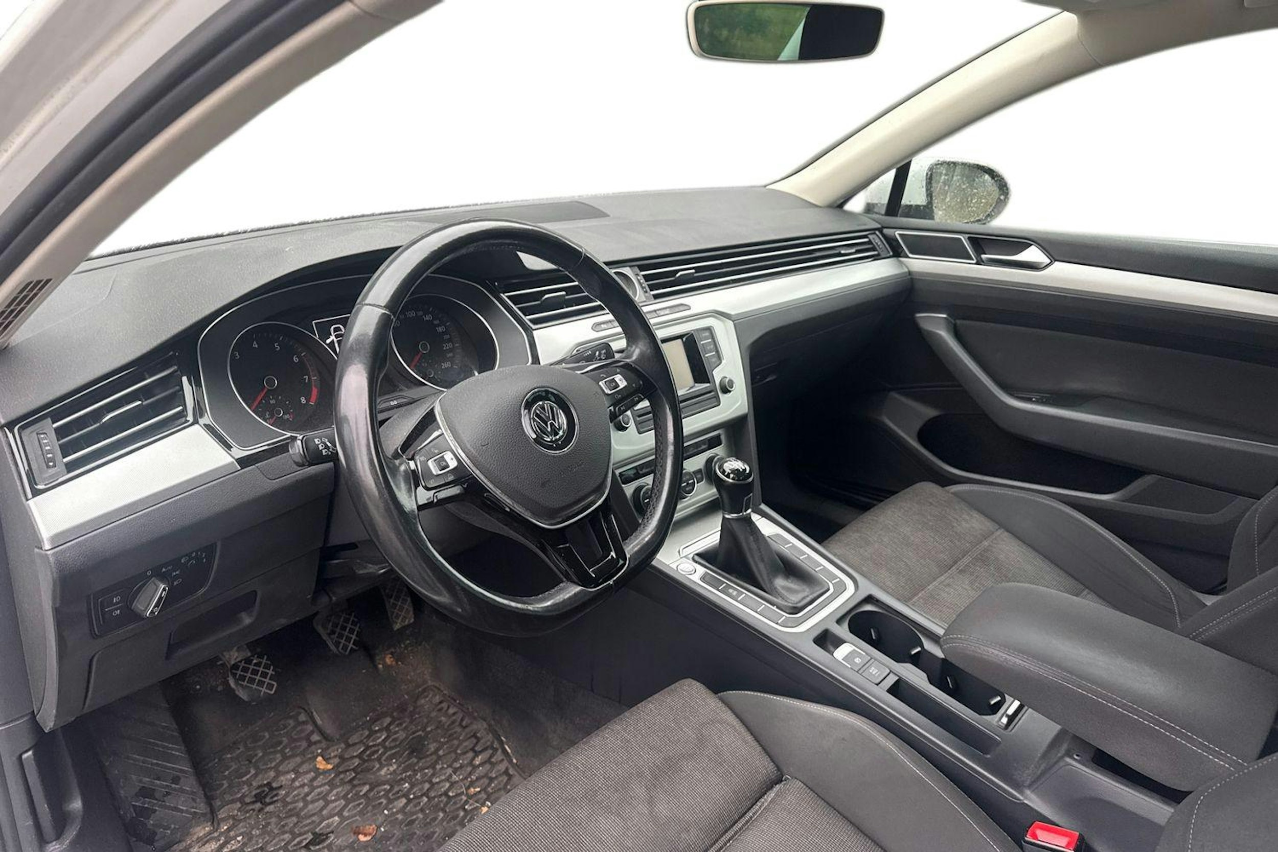 valkoinen Volkswagen Passat 2015 kuva 3.