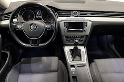valkoinen Volkswagen Passat 2015 kuva 9.