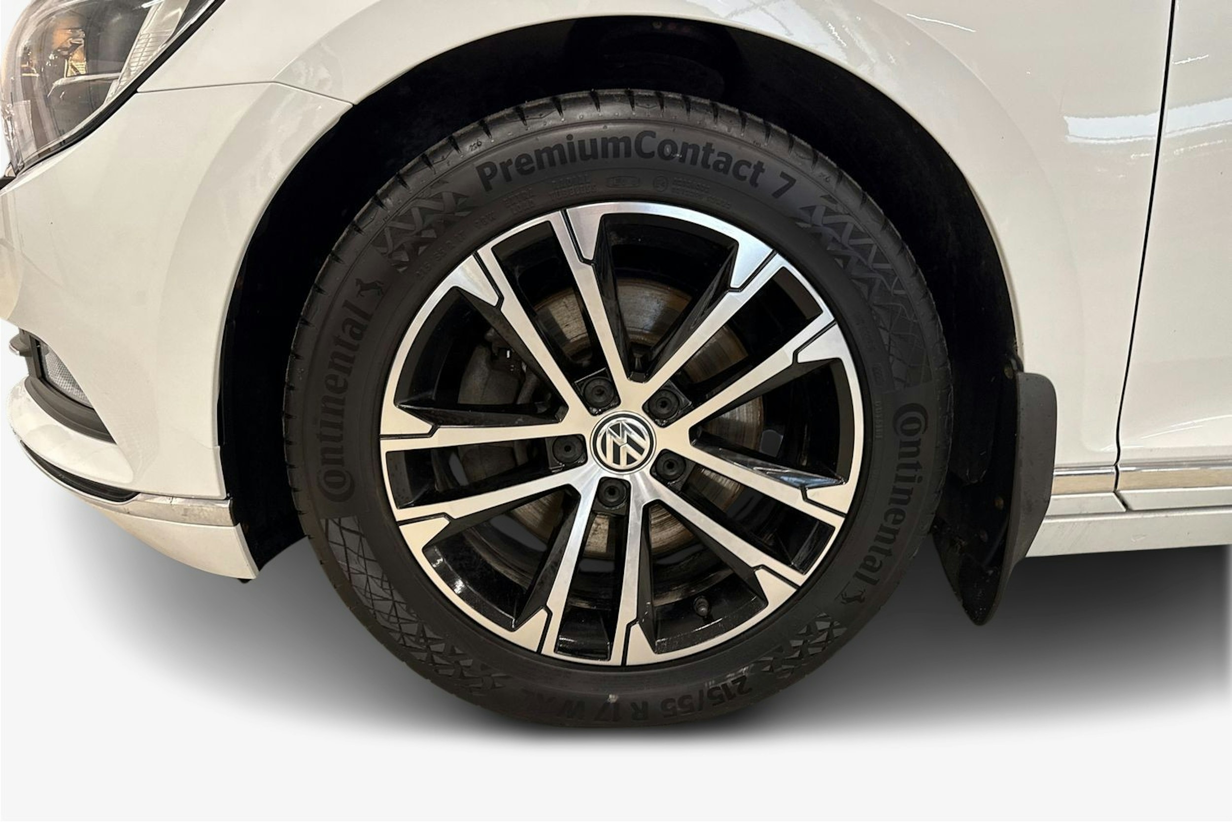 valkoinen Volkswagen Passat 2015 kuva 11.