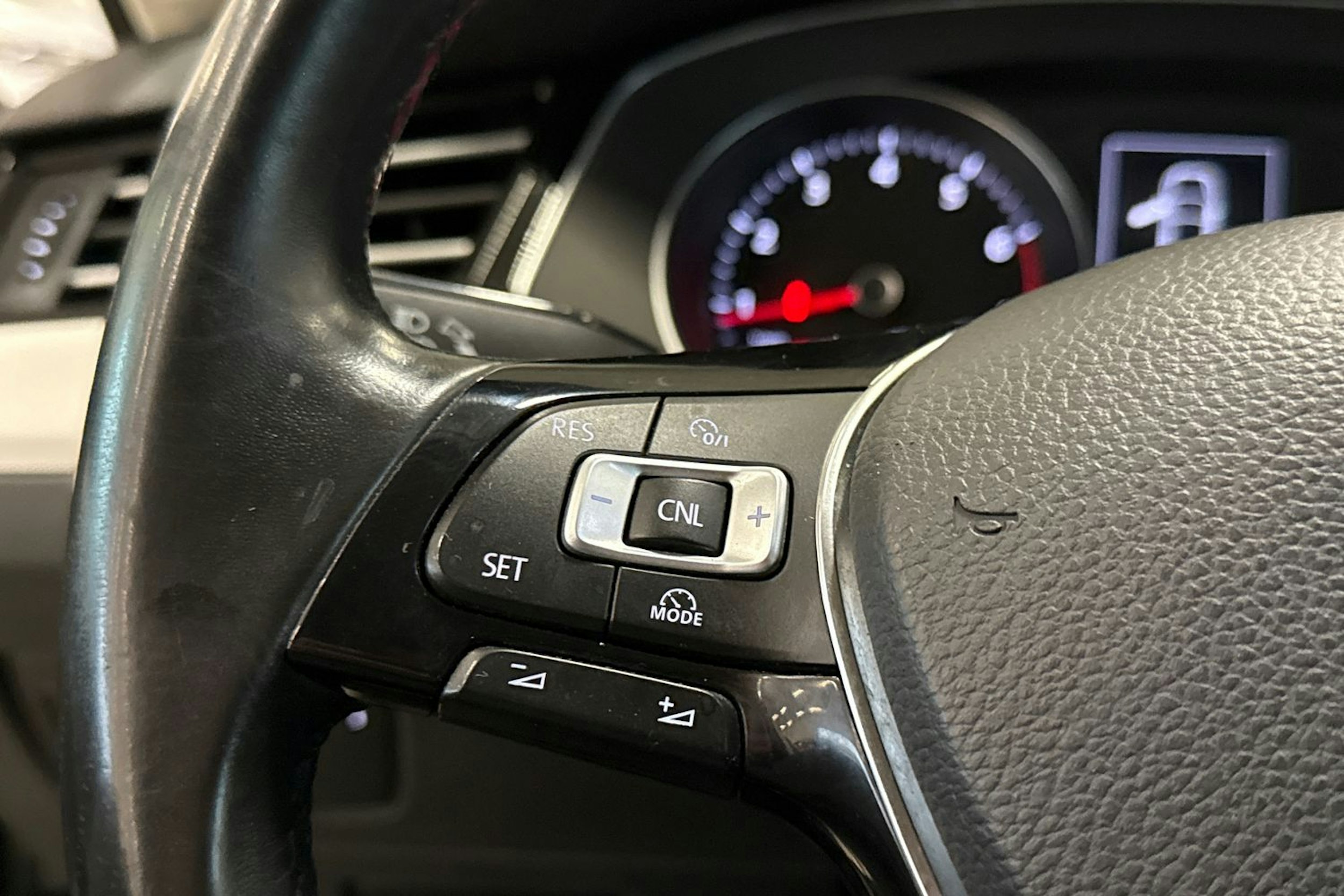 valkoinen Volkswagen Passat 2015 kuva 19.