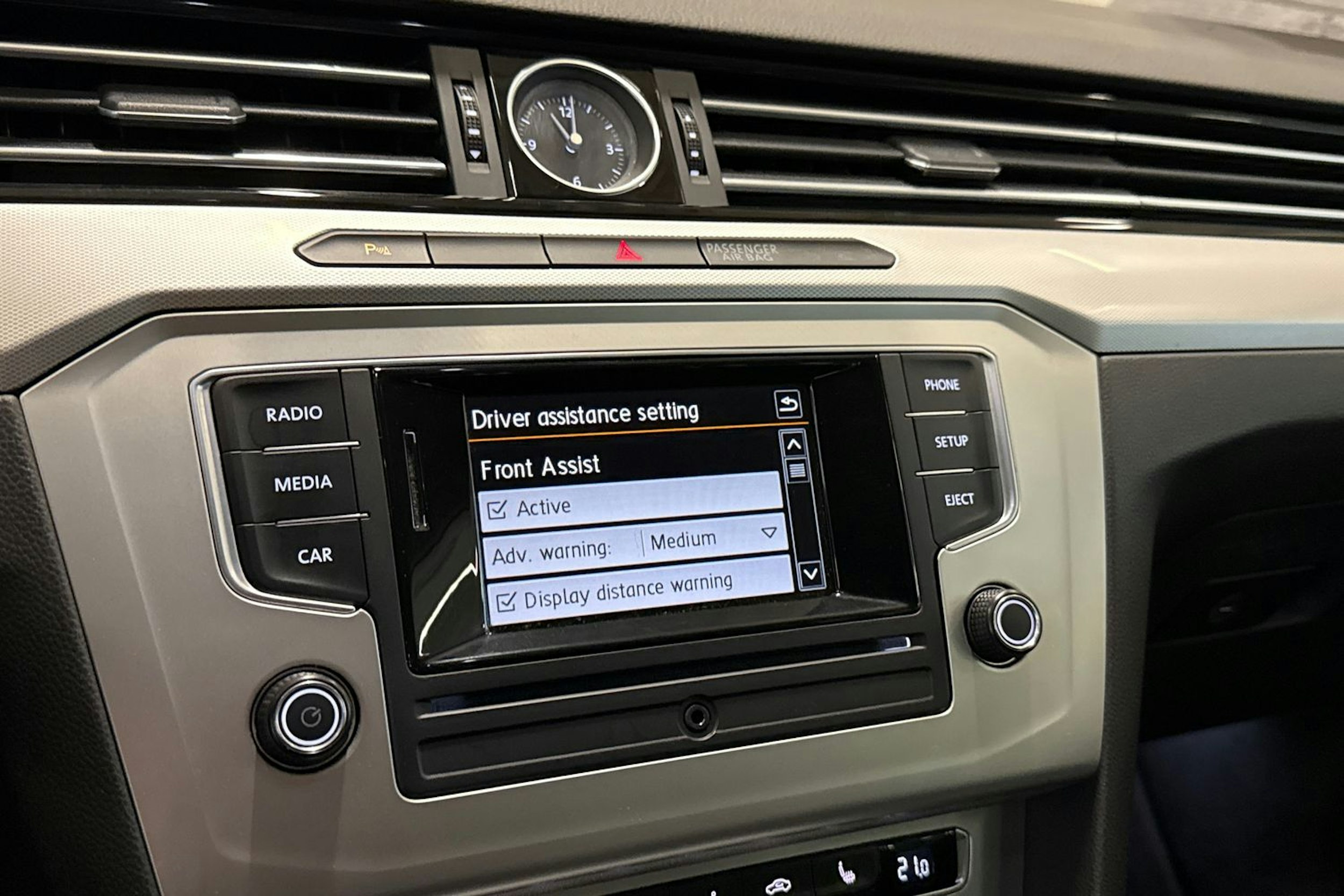 valkoinen Volkswagen Passat 2015 kuva 22.