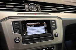 valkoinen Volkswagen Passat 2015 kuva 22.