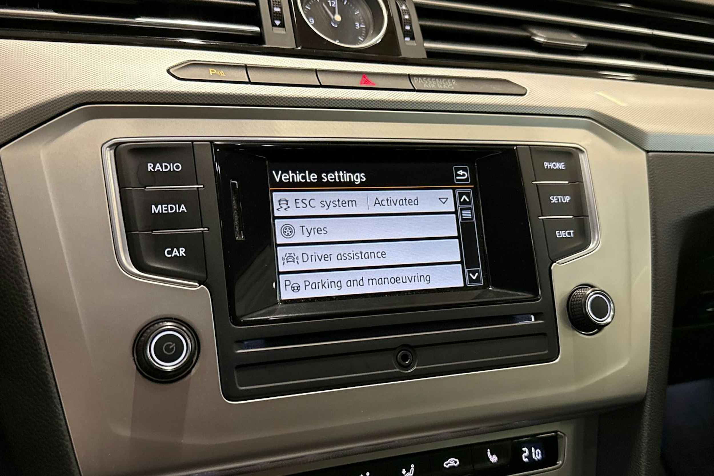 valkoinen Volkswagen Passat 2015 kuva 23.