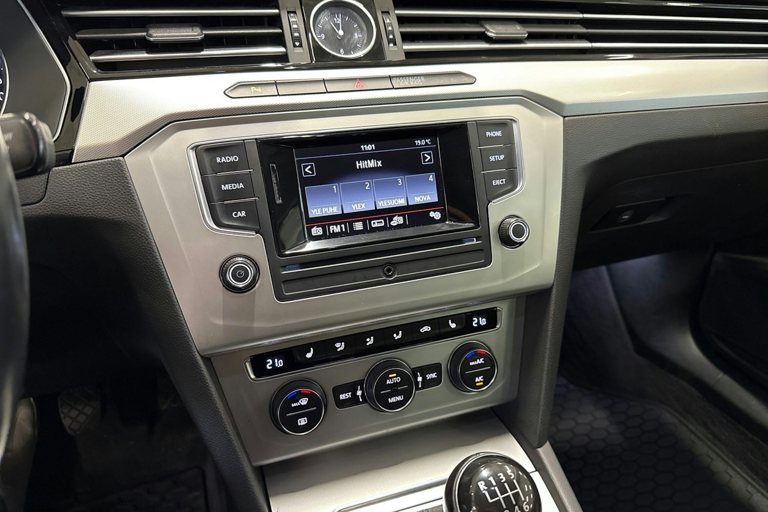 valkoinen Volkswagen Passat 2015 kuva 24.