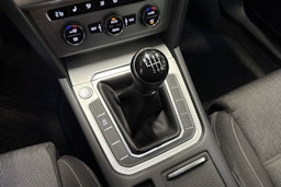 valkoinen Volkswagen Passat 2015 kuva 25.