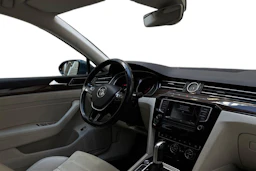 sininen Volkswagen Passat 2015 kuva 7.