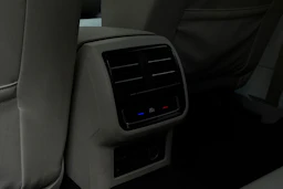 sininen Volkswagen Passat 2015 kuva 12.