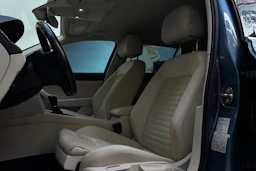 sininen Volkswagen Passat 2015 kuva 13.