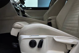 sininen Volkswagen Passat 2015 kuva 14.